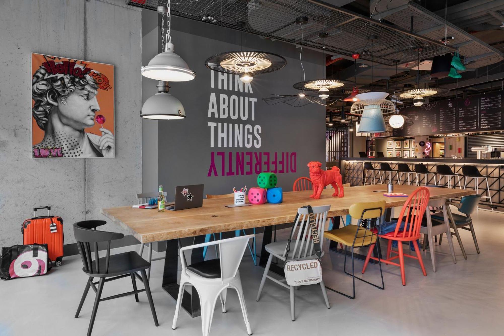 Moxy Duesseldorf City מראה חיצוני תמונה
