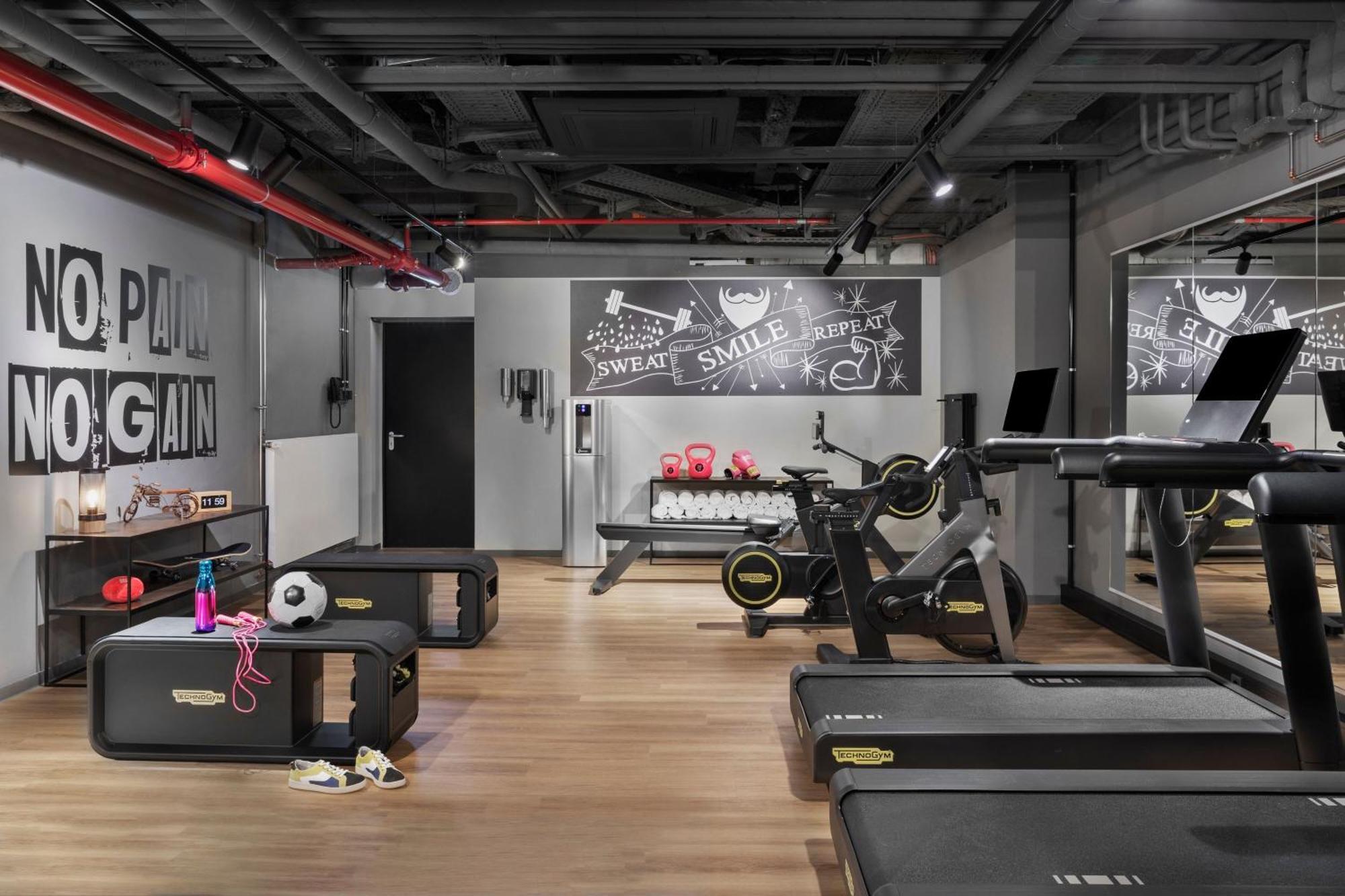 Moxy Duesseldorf City מראה חיצוני תמונה