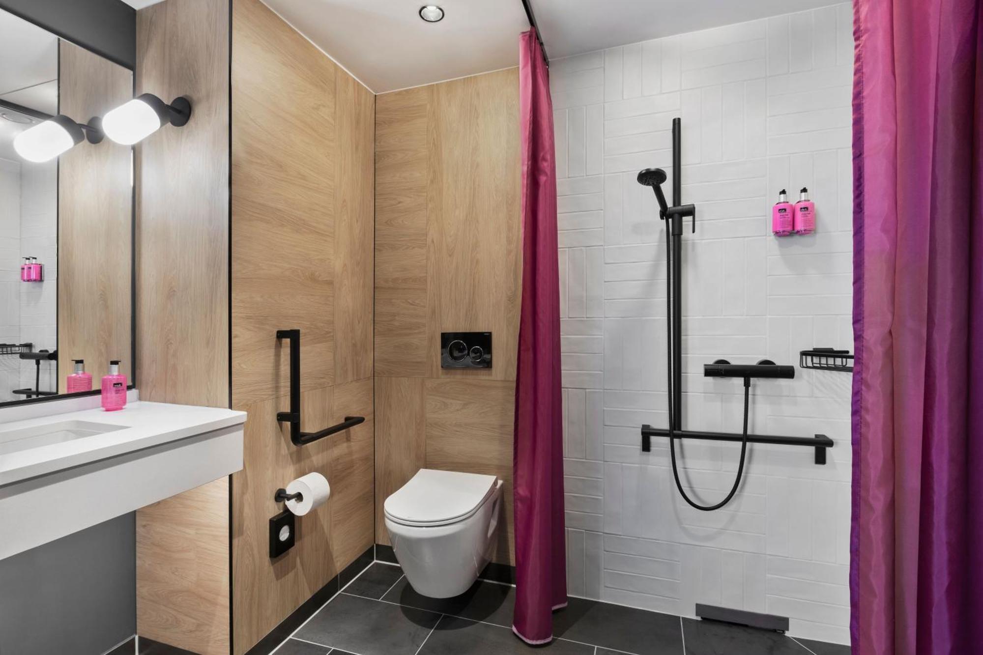Moxy Duesseldorf City מראה חיצוני תמונה