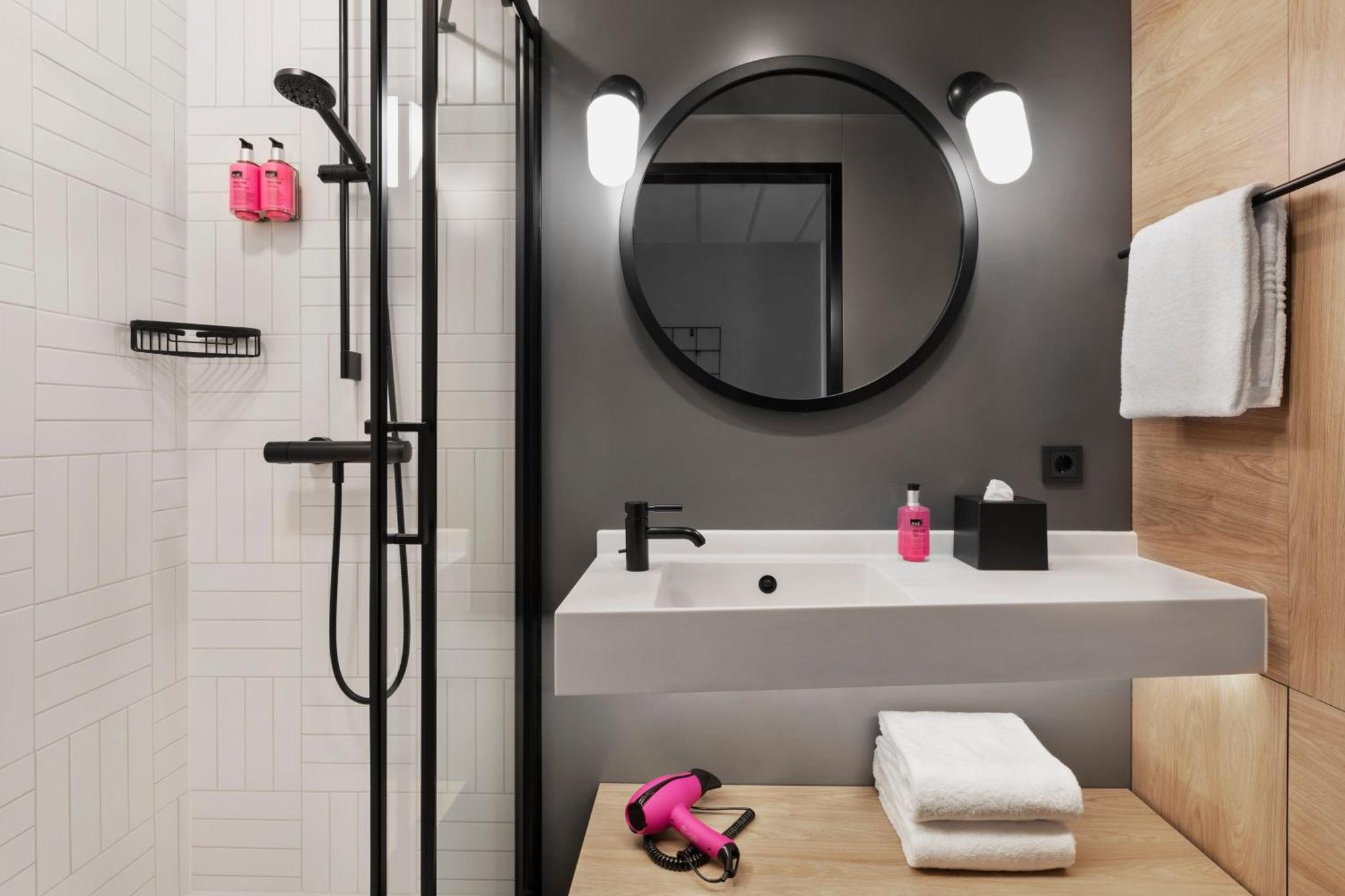 Moxy Duesseldorf City מראה חיצוני תמונה