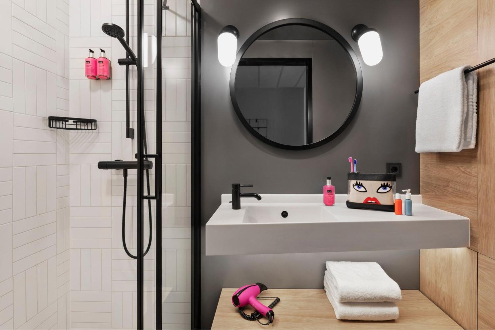 Moxy Duesseldorf City מראה חיצוני תמונה
