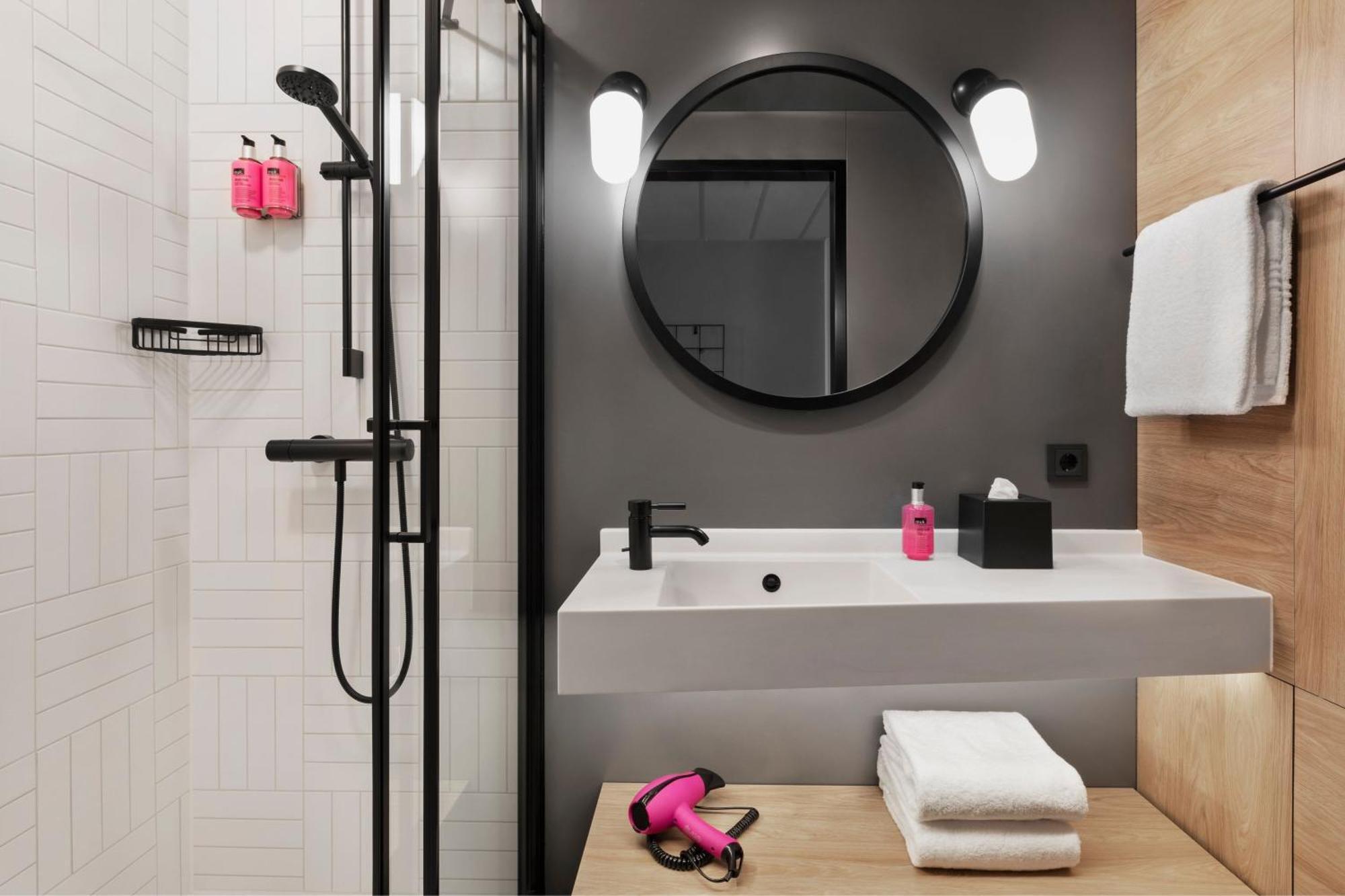 Moxy Duesseldorf City מראה חיצוני תמונה